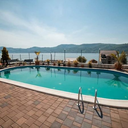 Casa Marina Hotel Ieşelniţa Bagian luar foto