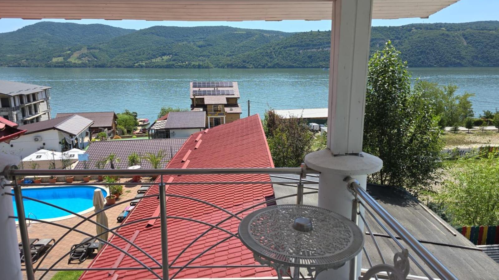Casa Marina Hotel Ieşelniţa Bagian luar foto