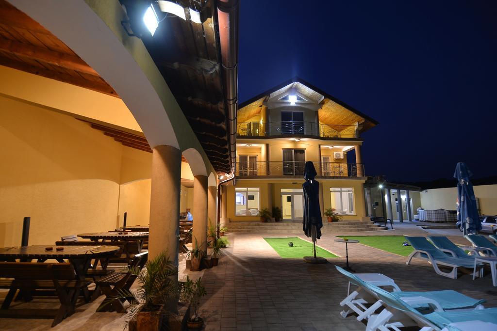 Casa Marina Hotel Ieşelniţa Bagian luar foto