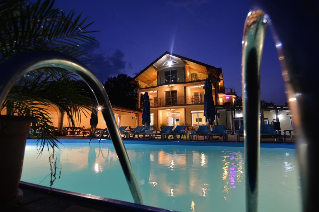 Casa Marina Hotel Ieşelniţa Bagian luar foto
