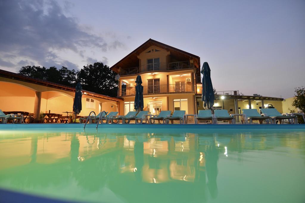 Casa Marina Hotel Ieşelniţa Bagian luar foto