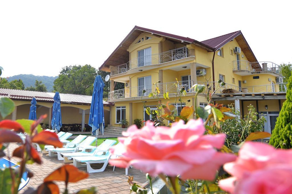 Casa Marina Hotel Ieşelniţa Bagian luar foto