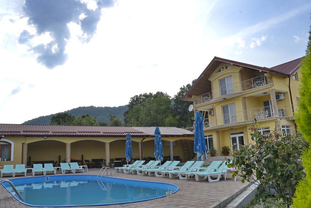 Casa Marina Hotel Ieşelniţa Bagian luar foto