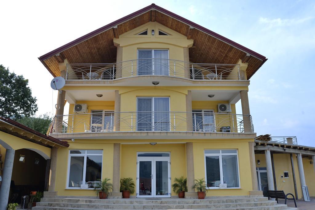 Casa Marina Hotel Ieşelniţa Bagian luar foto