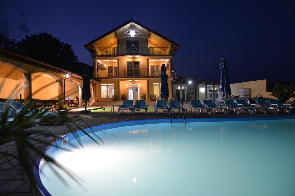 Casa Marina Hotel Ieşelniţa Bagian luar foto