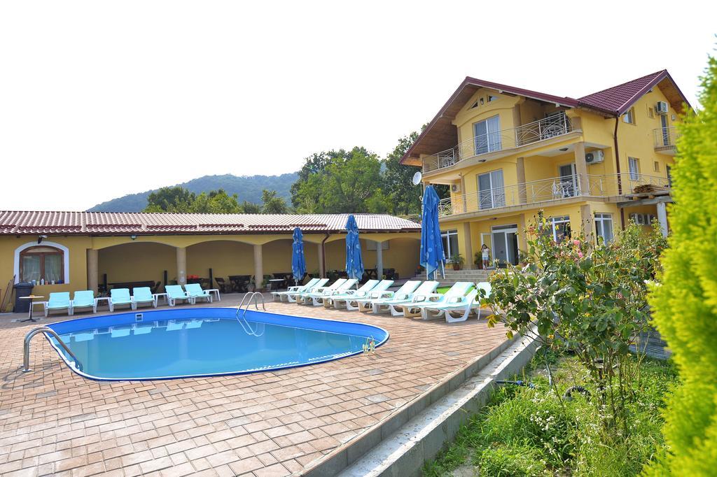 Casa Marina Hotel Ieşelniţa Bagian luar foto