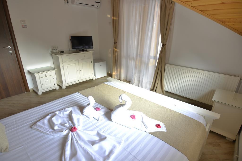 Casa Marina Hotel Ieşelniţa Bagian luar foto