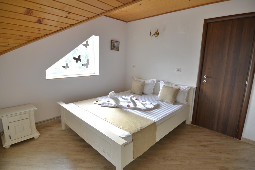Casa Marina Hotel Ieşelniţa Bagian luar foto