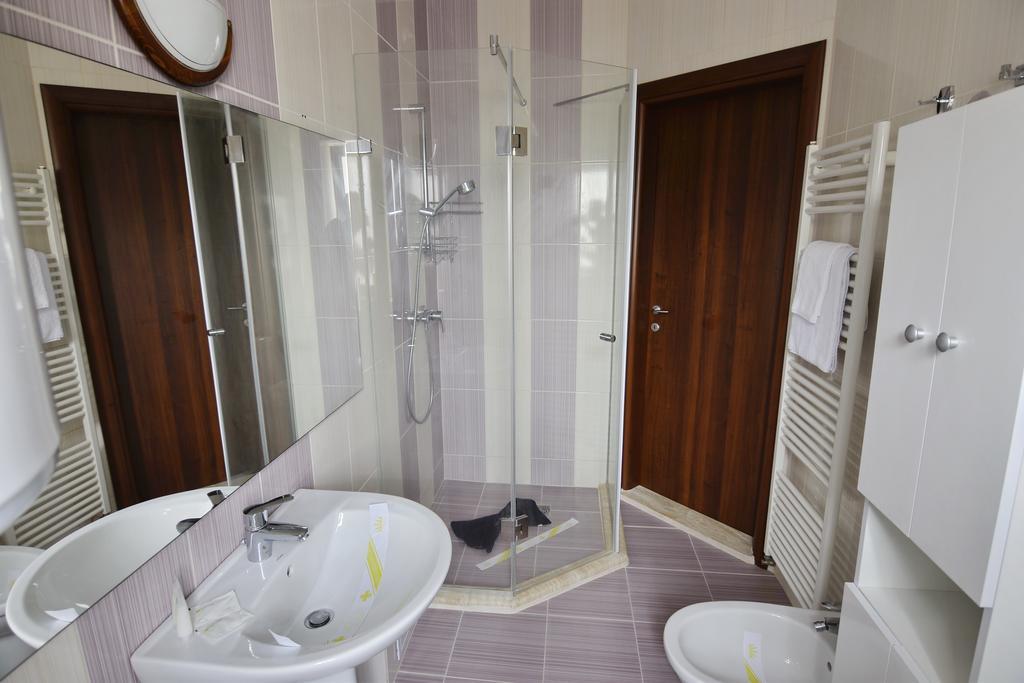 Casa Marina Hotel Ieşelniţa Bagian luar foto