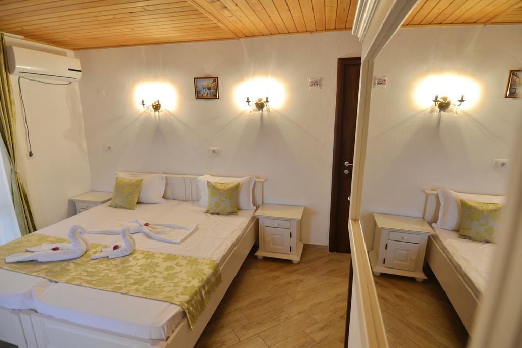 Casa Marina Hotel Ieşelniţa Bagian luar foto