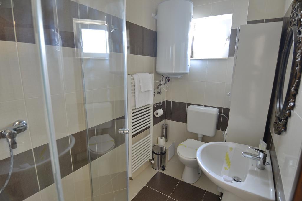 Casa Marina Hotel Ieşelniţa Bagian luar foto