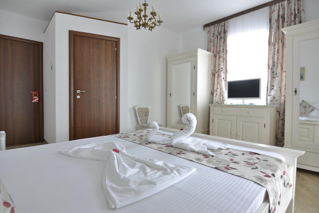 Casa Marina Hotel Ieşelniţa Bagian luar foto