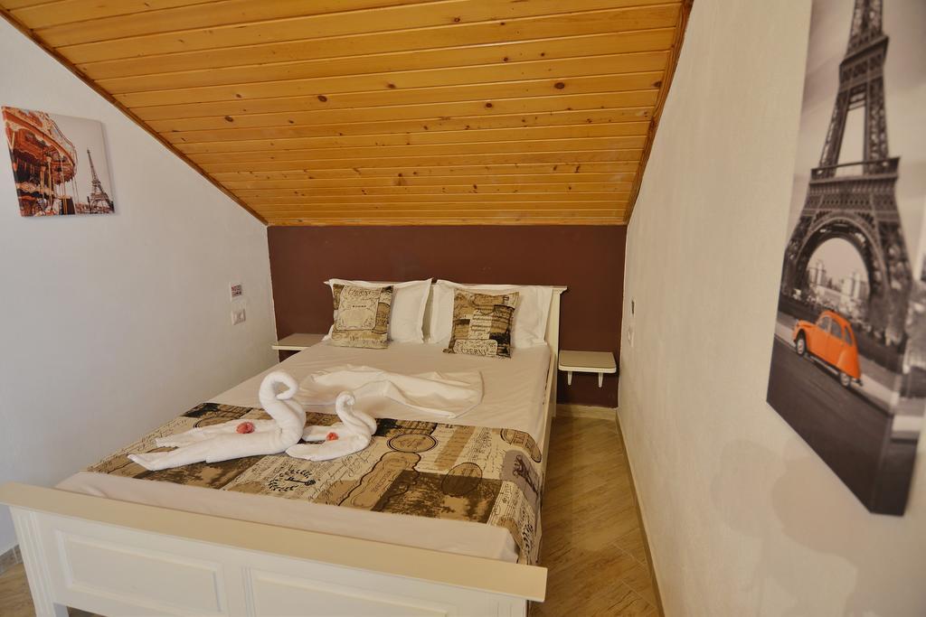 Casa Marina Hotel Ieşelniţa Bagian luar foto