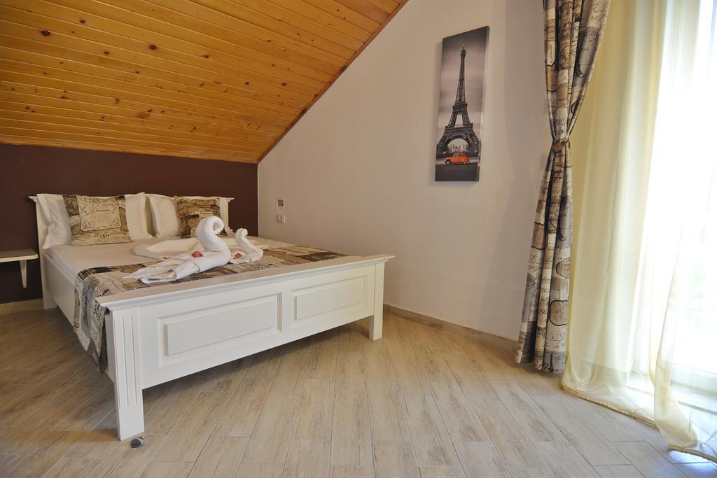 Casa Marina Hotel Ieşelniţa Bagian luar foto