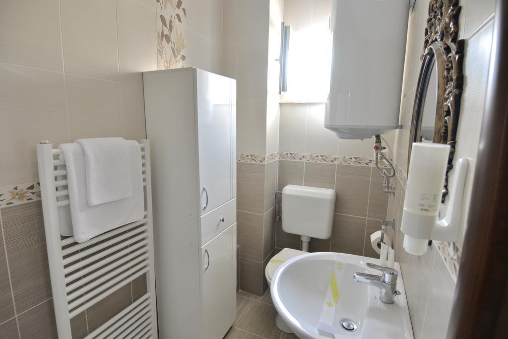 Casa Marina Hotel Ieşelniţa Bagian luar foto