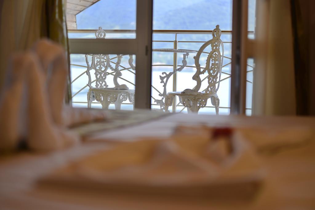 Casa Marina Hotel Ieşelniţa Bagian luar foto