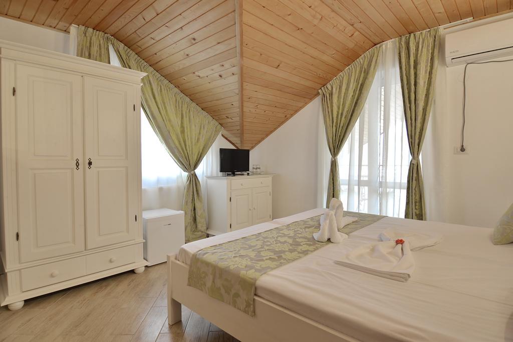 Casa Marina Hotel Ieşelniţa Bagian luar foto