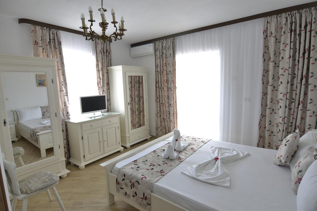 Casa Marina Hotel Ieşelniţa Bagian luar foto