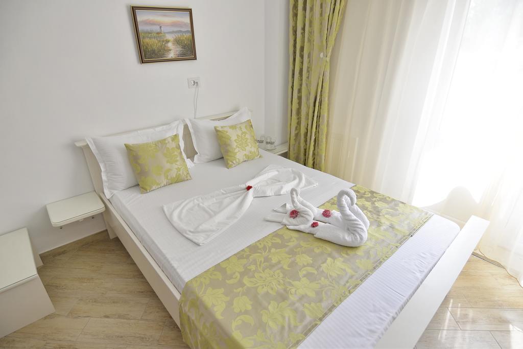 Casa Marina Hotel Ieşelniţa Bagian luar foto