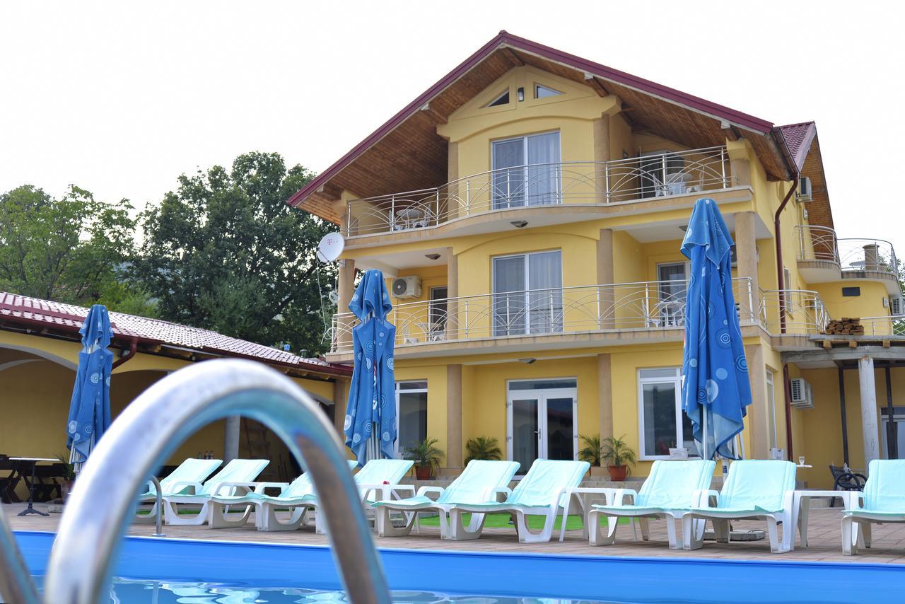 Casa Marina Hotel Ieşelniţa Bagian luar foto